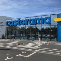 Extérieur du magasin Castorama Nantes La Beaujoire avec un aménagement paysager