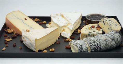 Assortiment de fromages et produits du terroir