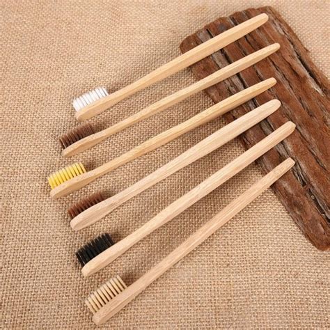Brosses à dents en bambou et leur manche compostable