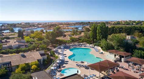 Vue panoramique du domaine paysager de la résidence Les Lauriers Roses au Cap d'Agde