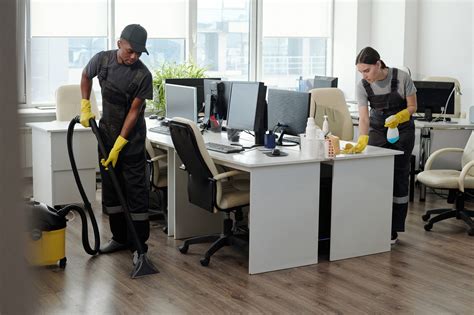 Photo montrant l'entretien et le nettoyage d'un goutteur