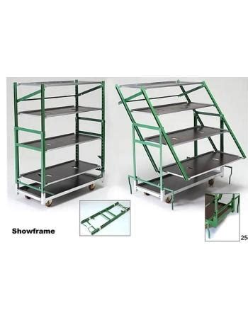 Chariot danois utilisé comme présentoir décoratif lors d'un événement floral