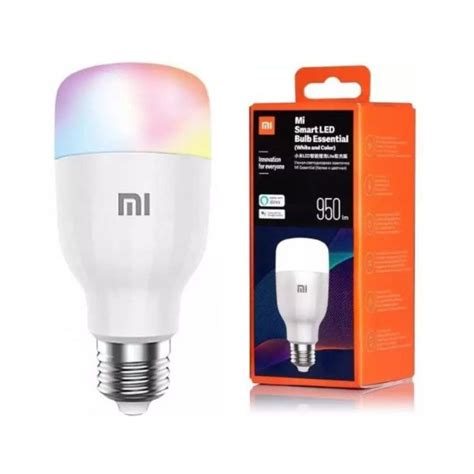 Ampoule Xiaomi Mi LED Smart Bulb Essential avec un smartphone affichant l'application de contrôle