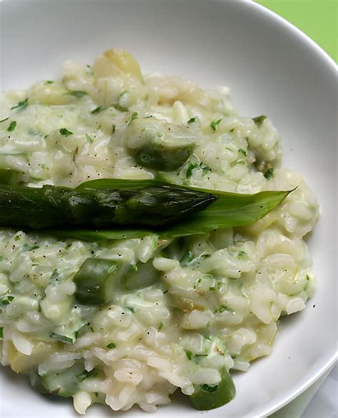 Plat de risotto à l'ail des ours