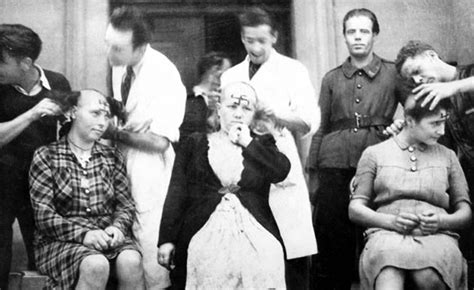 Femmes tondues exposées publiquement