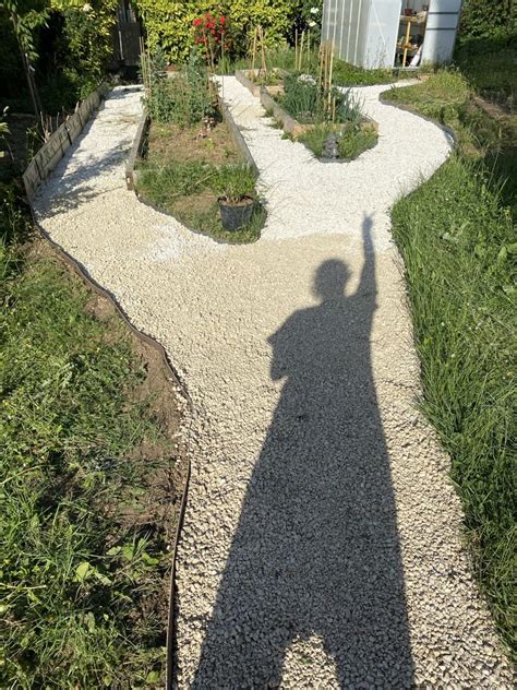 Allées de potager en gravier