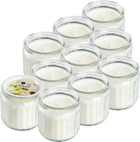 Petites bougies antigel dans un jardin résidentiel