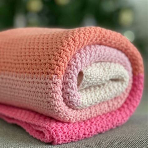 Exemple de bordures au crochet décoratives sur une couverture en laine