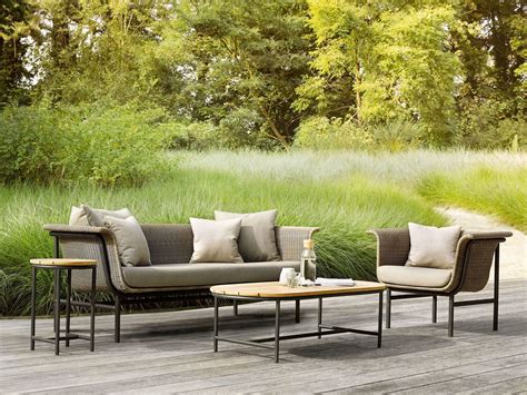 Photo de mobilier de jardin moderne et convivial
