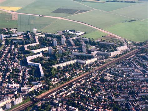 Illustration des dangers de l'étalement urbain sur les paysages ruraux