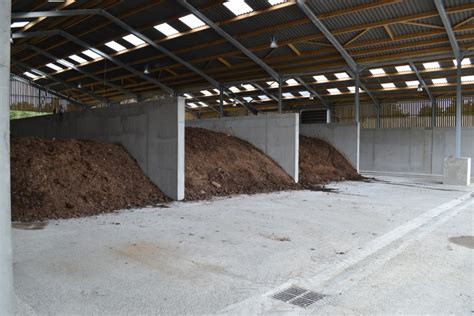 Compost en phase de fermentation en andains