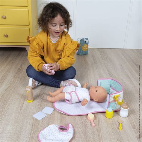 Vue détaillée des accessoires fournis : tapis, porte-biberon et trousses