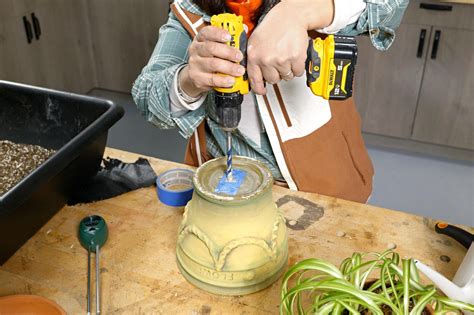 Schéma illustrant le drainage idéal dans un pot pour un arbuste ornemental