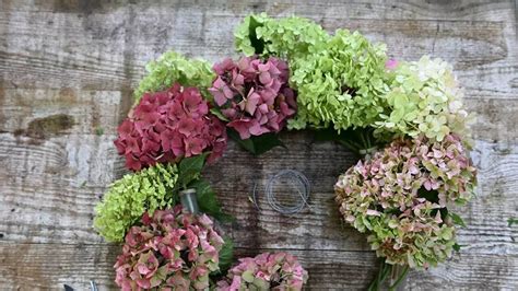 Photo gros plan d'une couronne d'hortensias séchés