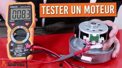 Diagnostic électrique d'un moteur de scarificateur avec multimètre pointant les charbons et le collecteur