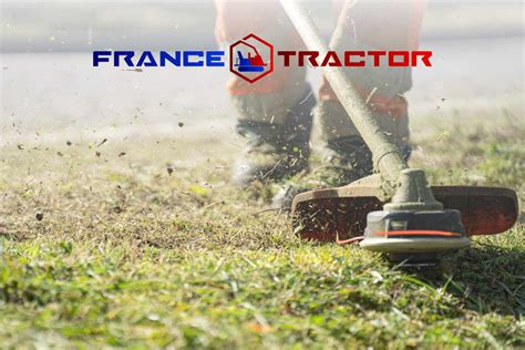 Image d'un technicien France Tractor assemblant une débroussailleuse