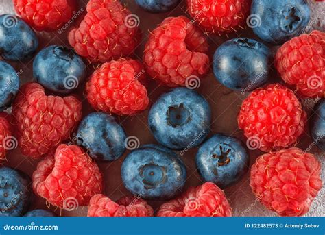 Gros plan sur des framboises Heritage mûres et juteuses