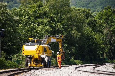 Illustration d'un train désherbeur sur les voies ferrées