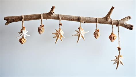 Photo d'un tuteur DIY réalisé à partir de branches de bois flotté et de ficelle de jute