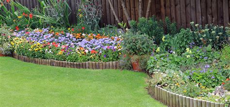Jardin avec des bordures bien entretenues