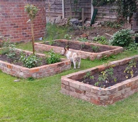 Bordure de potager en briques