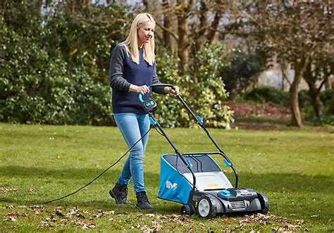 scarificateur Mac Allister en action