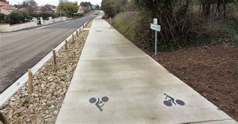 Exemple de bordure pardonnante pour piste cyclable