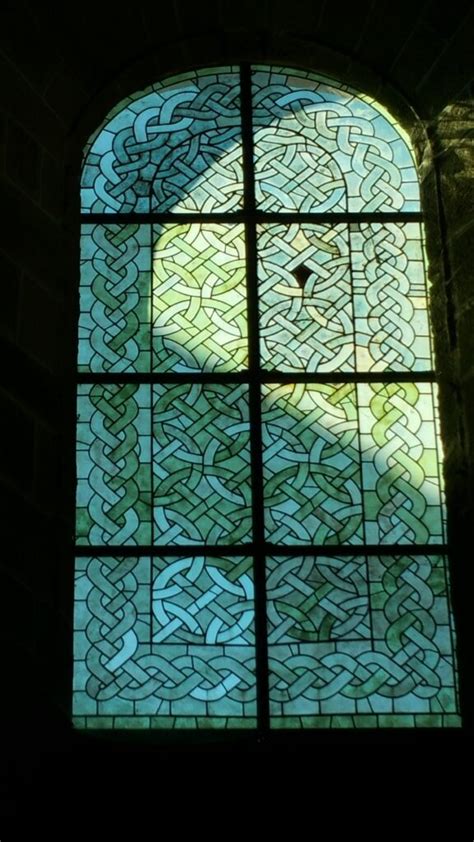 Vitraux cisterciens de l'église de Buire-au-Bois