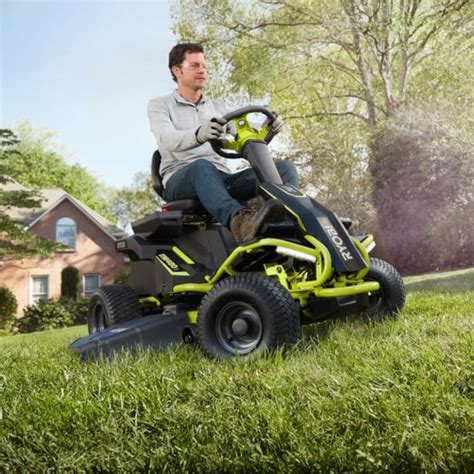 Tondeuse autoportée Ryobi ZTR480ex en action dans un grand jardin