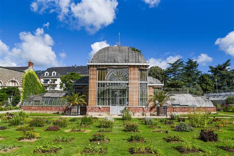 Vue aérienne du Jardin des Plantes de Rouen avec la serre centrale