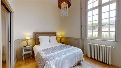 Intérieur d'une chambre d'hôtes confortable au Domaine des Rhododendrons.