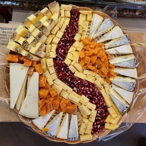 Plateau de fromages affinés provenant de la Fromagerie du Mont-Chéry