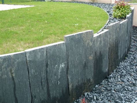 Bordure en ardoise dans un jardin moderne