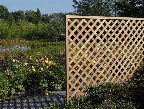 Différents types de treillis en bois pour jardin