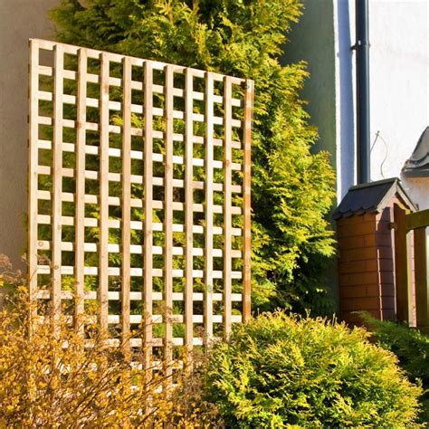 Emplacement d'un treillis en bois à l'abri du vent