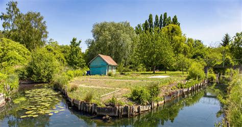 Vue aérienne des Hortillonnages d'Amiens montrant l'imbrication entre canaux et parcelles maraîchères