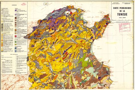 Carte hydrologique et pédologique de la Tunisie mettant en valeur les zones nécessitant un amendement organique