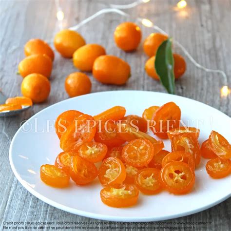 Assiette de fruits avec des kumquats