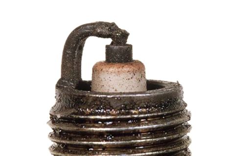 Image d'une bougie d'allumage neuve et usée