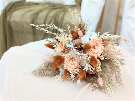 Bouquet de mariée en fleurs stabilisées