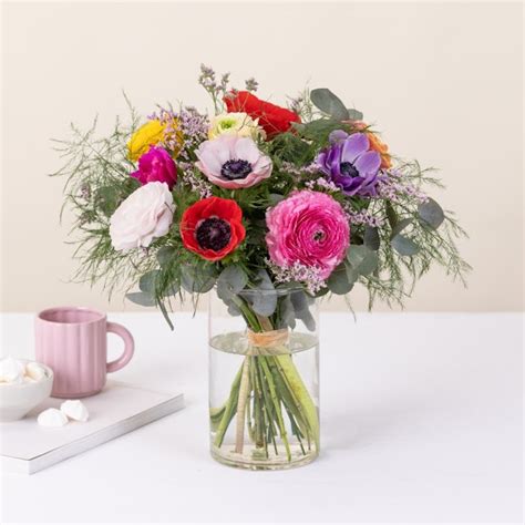 Un bouquet de fleurs printanier coloré et élégant pour la Fête des Mères