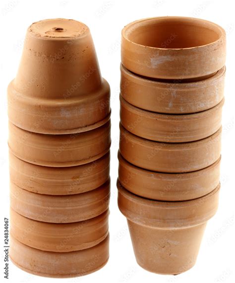Schéma de montage d'une tour de pots en terre cuite empilés de manière asymétrique