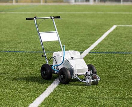 Matériel de traçage sur un terrain de football