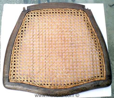 Schéma détaillé d'une chaise cannée montrant les points de tension et la structure du tissage