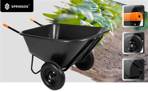 Brouette de jardin à deux roues en action