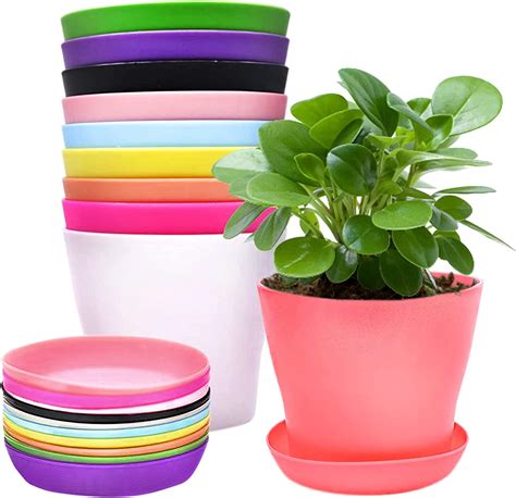 pots de fleurs en plastique colorés