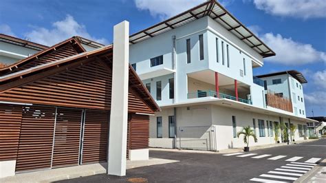Vue architecturale de la Clinique la Canopée et ses services spécialisés