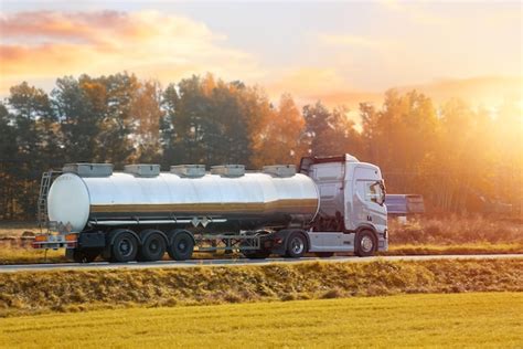 Camion de livraison de carburant ALLIUM Énergies