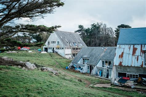 Bâtiments des Roches Blanches, avec le 