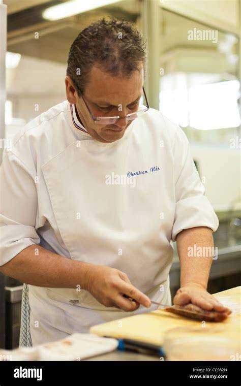 Portrait du Chef Christian Morisset en cuisine